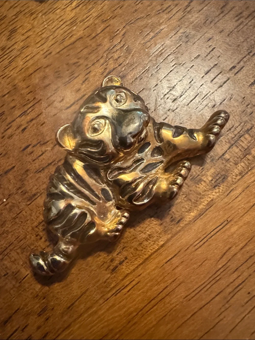 Gold Tiger Brooch Pin - Elegant Animal Accent vintage